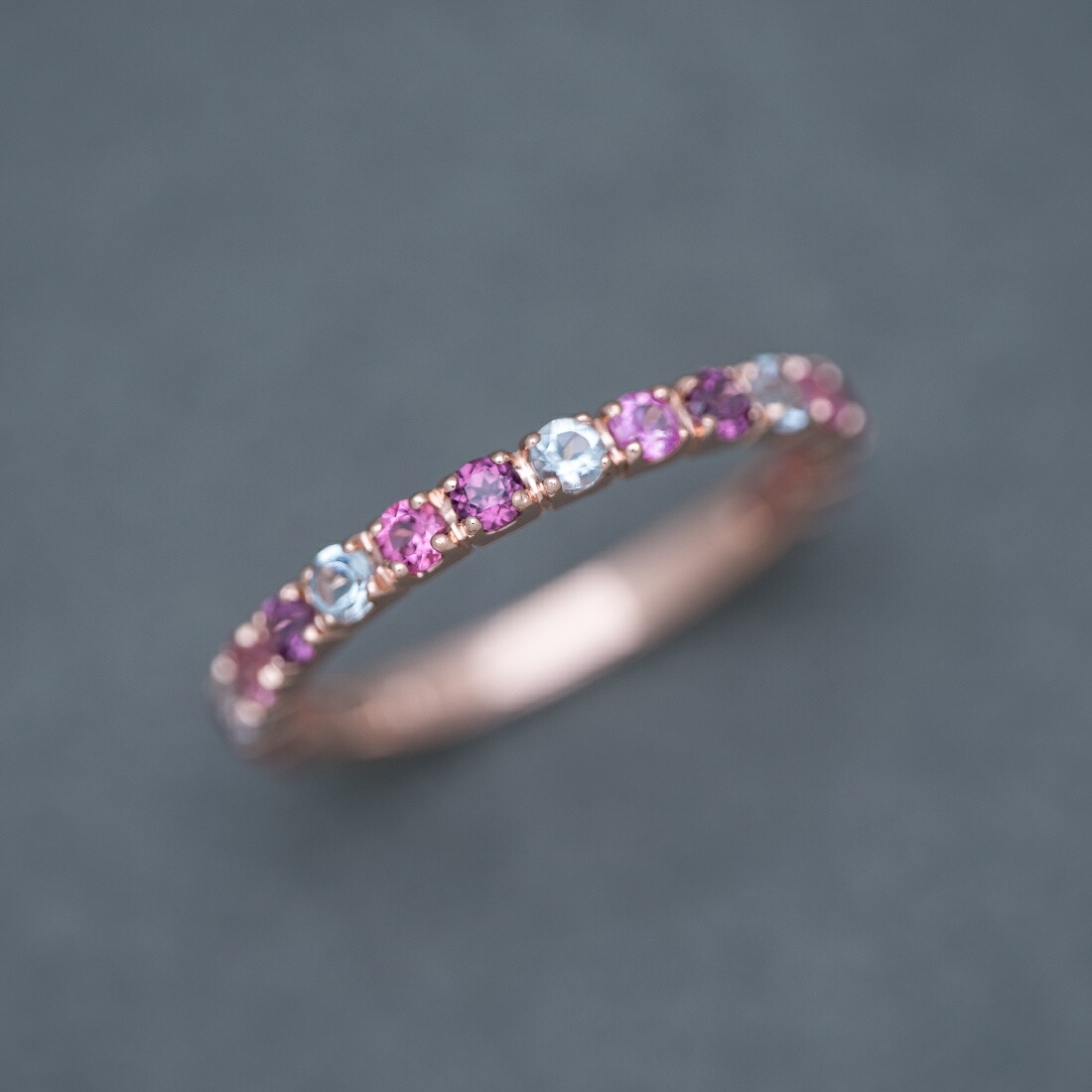umu -アム- FINE JEWELRY STUIDIOK18 ラズベリーブルー エタニティーリングet0192_kanban2.jpg