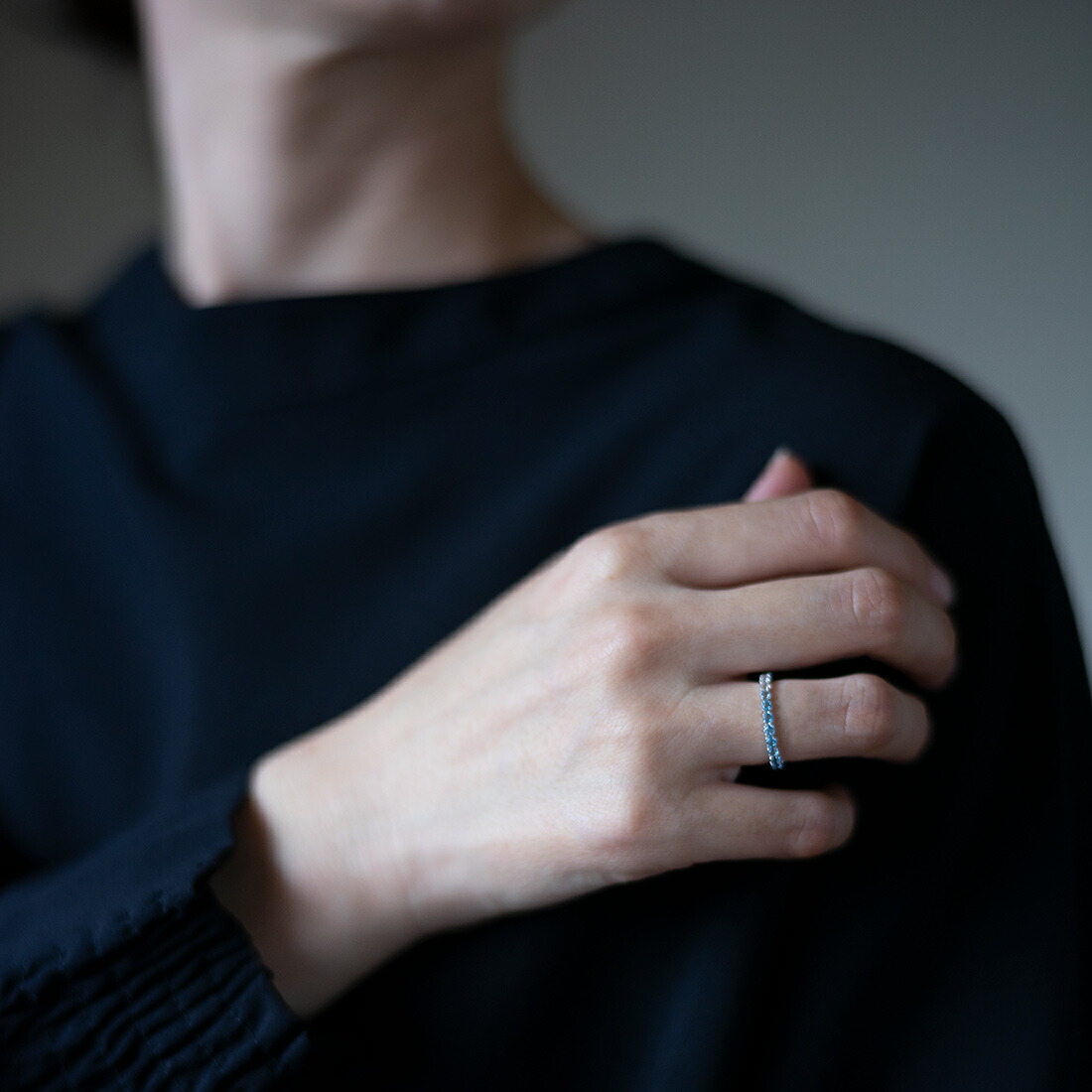 umu -アム- FINE JEWELRY STUIDIOK18 トパーズ ブルーグラデーション エタニティリングet0195_i3.jpg