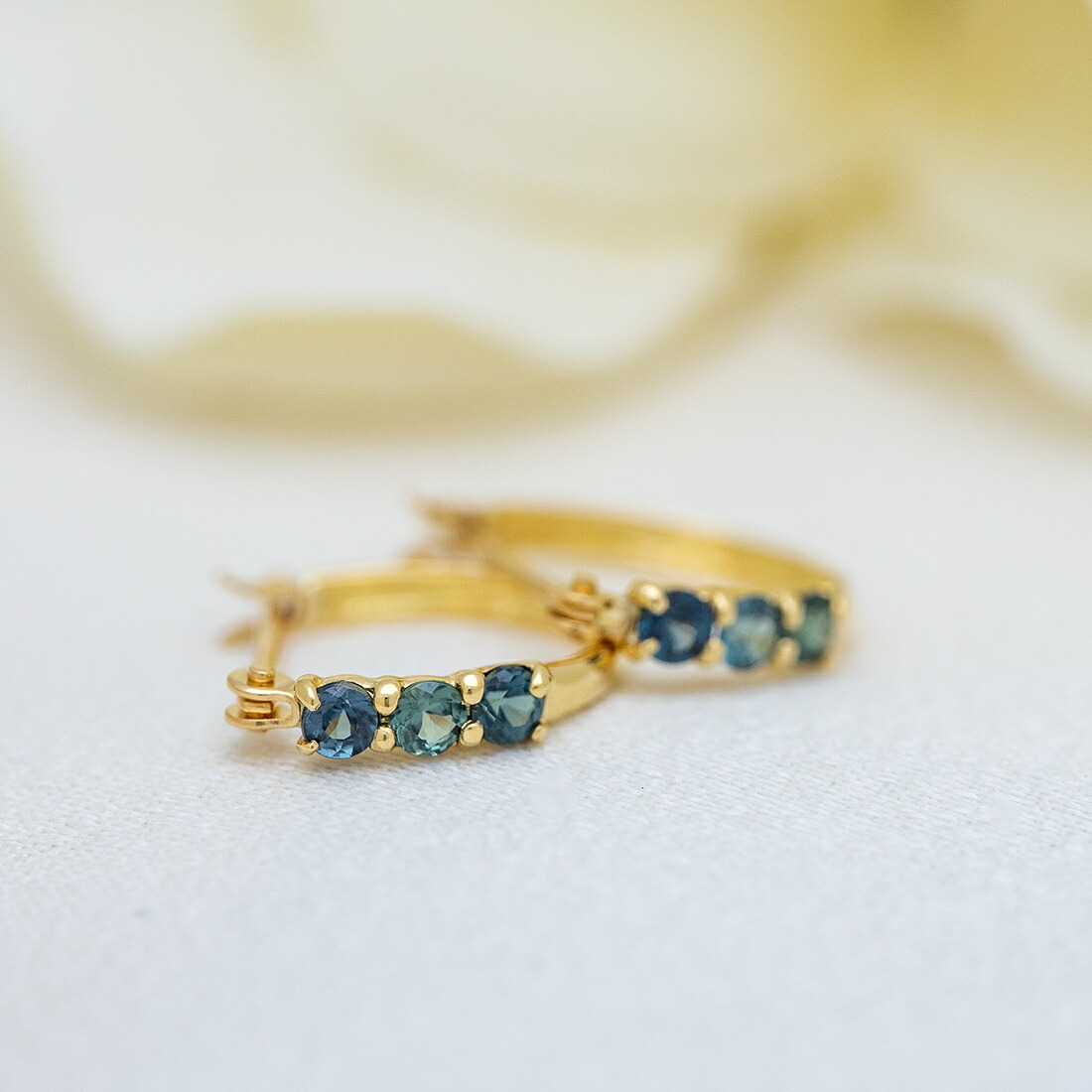 umu -アム- FINE JEWELRY STUIDIOカラーチェンジガーネット スナップピアスfp0028_1.jpg
