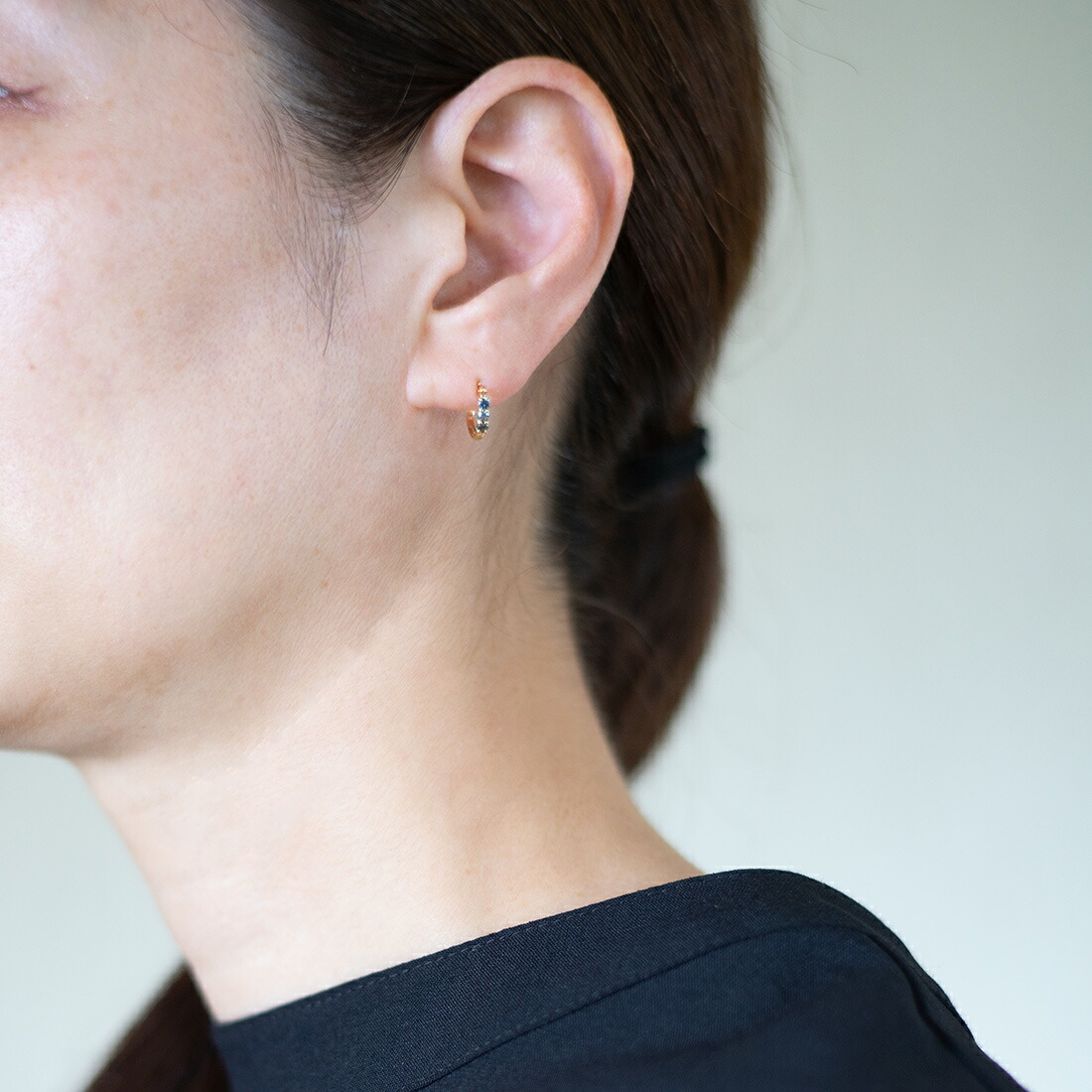 umu -アム- FINE JEWELRY STUIDIOカラーチェンジガーネット スナップピアスfp0028_i3.jpg
