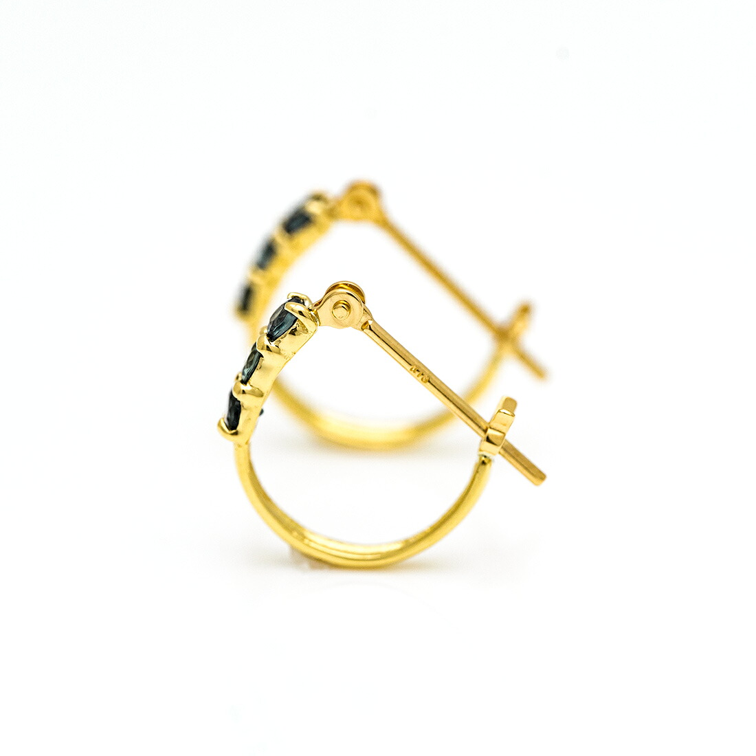 umu -アム- FINE JEWELRY STUIDIOカラーチェンジガーネット スナップピアスfp0028_y.jpg