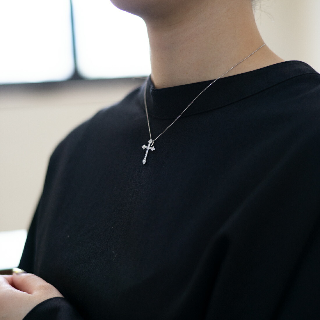 umu -アム- FINE JEWELRY STUIDIOキュービックジルコニア クロスモチーフ ペンダントトップkk0155_i3.jpg