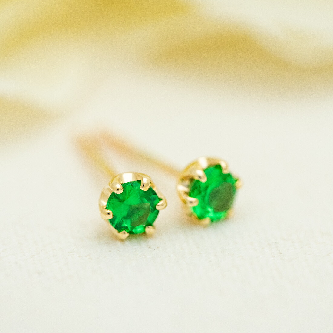 umu -アム- FINE JEWELRY STUIDIOグリーンガーネット スタッドピアスkk0547_1.jpg