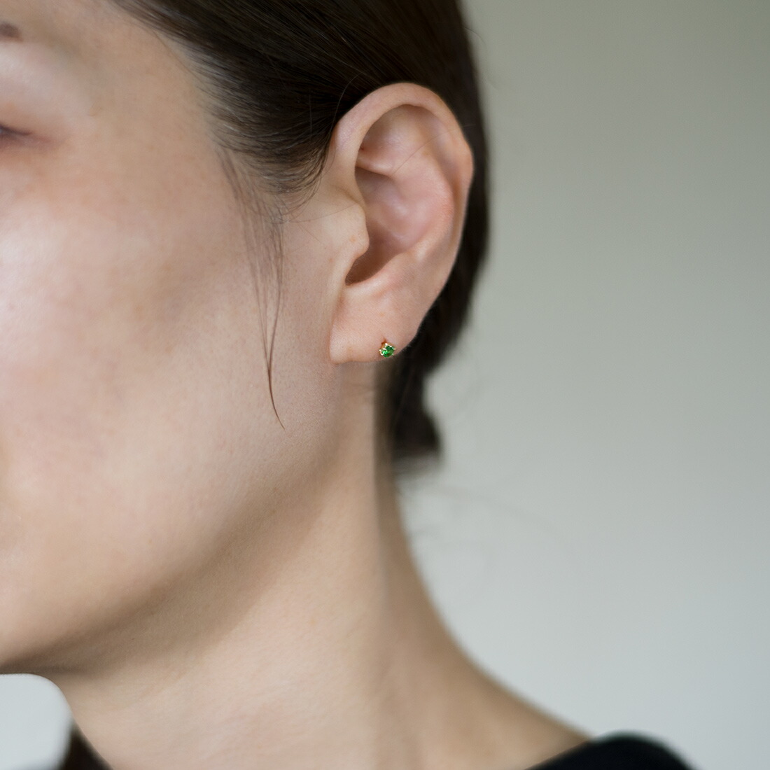 umu -アム- FINE JEWELRY STUIDIOグリーンガーネット スタッドピアスkk0547_i2.jpg