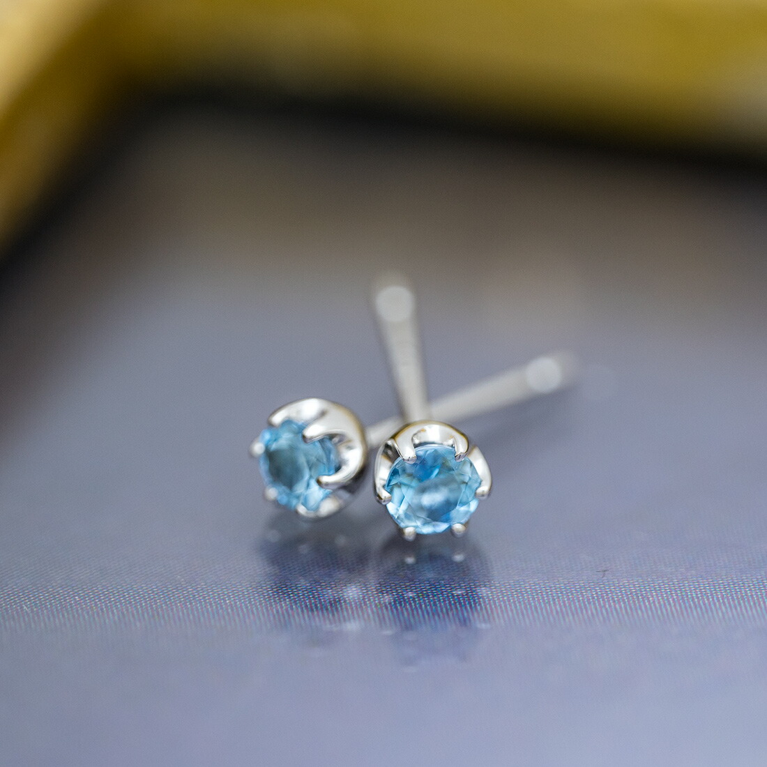 umu -アム- FINE JEWELRY STUIDIOサンタマリアアクアマリン スタッドピアスkk0553_kanban2.jpg