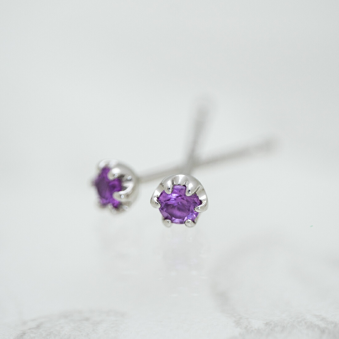 umu -アム- FINE JEWELRY STUIDIOパープルサファイア スタッドピアスkk0564_kanban2.jpg