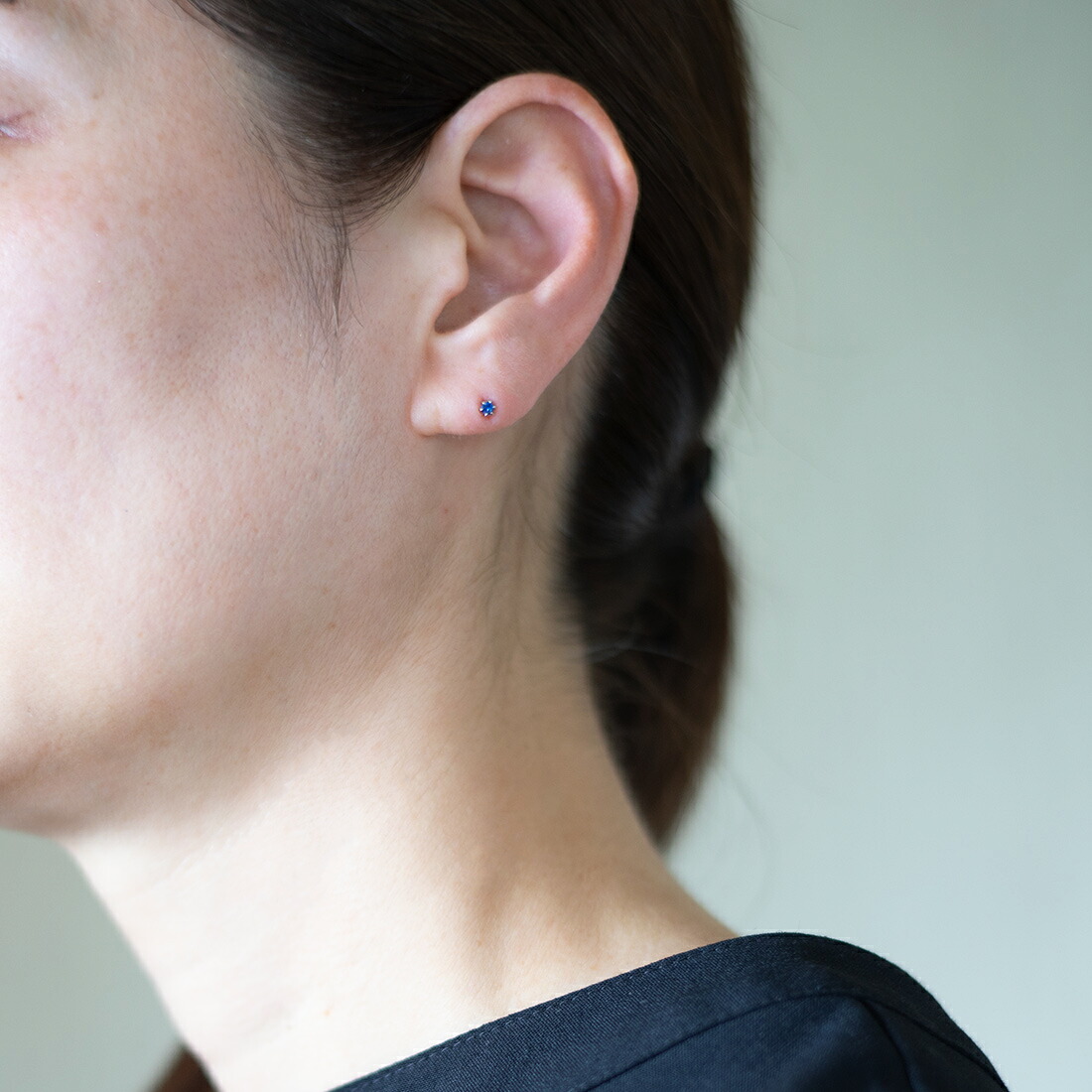 umu -アム- FINE JEWELRY STUIDIOブルーサファイア スタッドピアスkk0575_i3.jpg