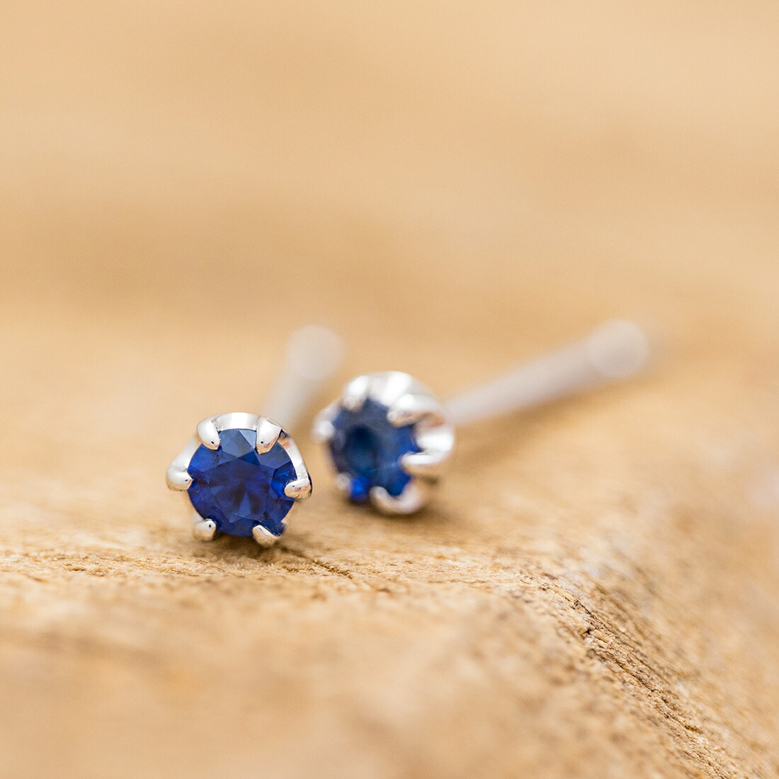 umu -アム- FINE JEWELRY STUIDIOブルーサファイア スタッドピアスkk0575_kanban2.jpg