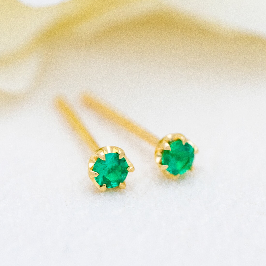 umu -アム- FINE JEWELRY STUIDIOエメラルド スタッドピアスkk0598_1.jpg