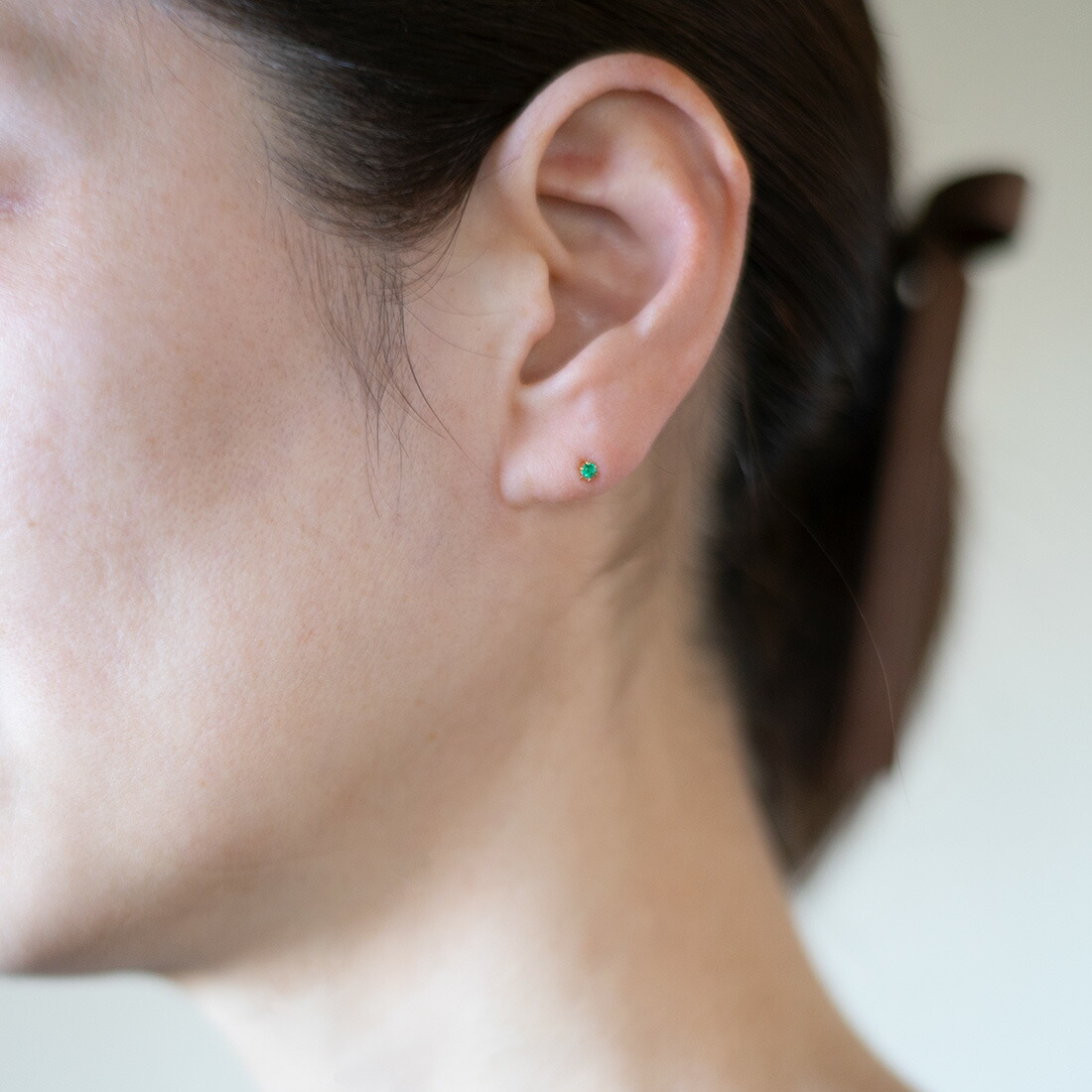 umu -アム- FINE JEWELRY STUIDIOエメラルド スタッドピアスkk0598_i3.jpg