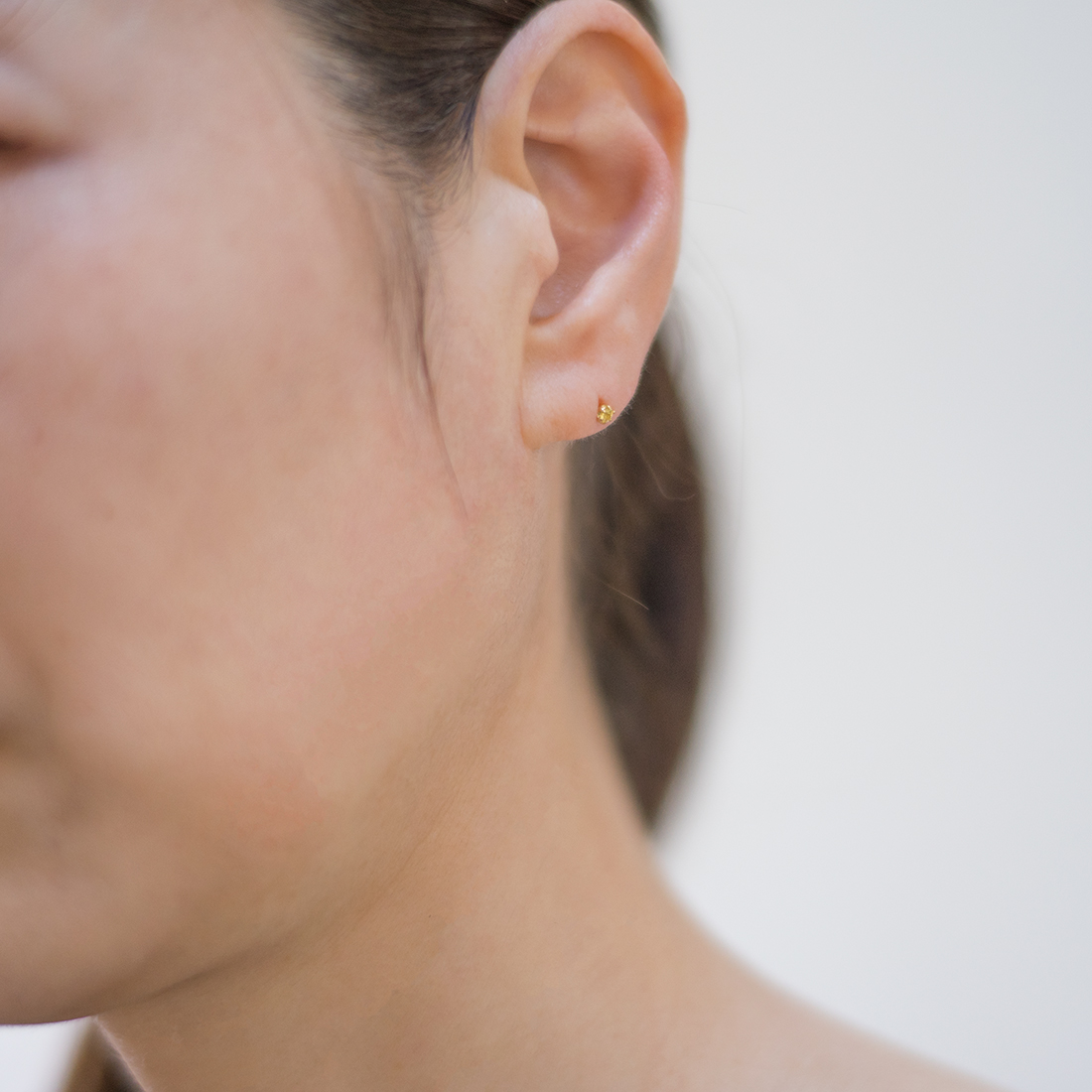 umu -アム- FINE JEWELRY STUIDIOK18 イエローサファイア スタッドピアスkk0603_i2.jpg