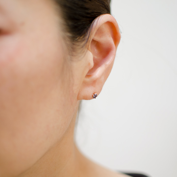 umu -アム- FINE JEWELRY STUIDIOK18 アイオライト スタッドピアスkk0623_i2.jpg