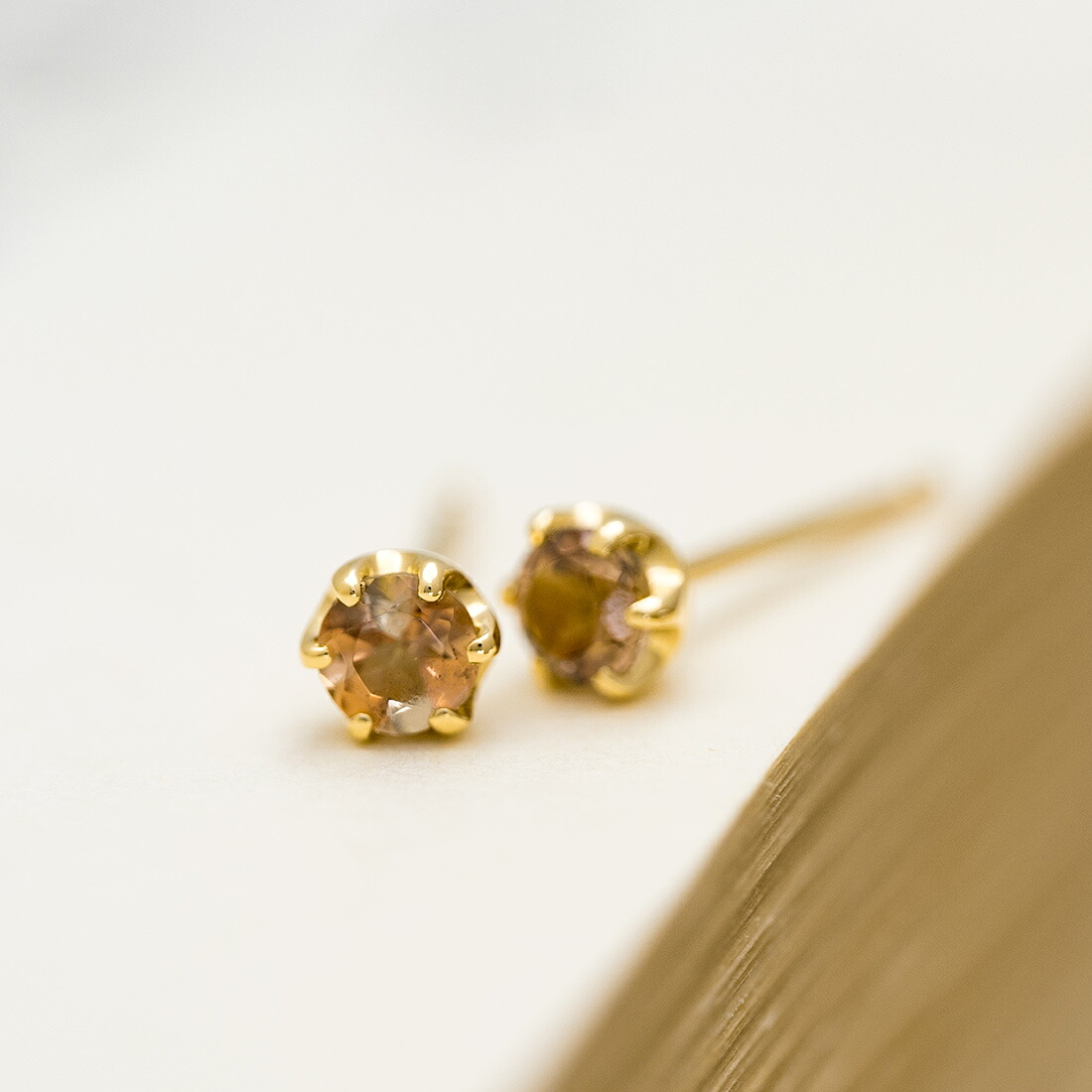 umu -アム- FINE JEWELRY STUIDIOアンダルサイト スタッドピアスkk0753_kanban2.jpg