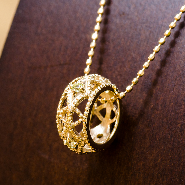 umu -アム- FINE JEWELRY STUIDIOK10 ペリドット ペンダントトップ 「cortile」kk0977_kanban2.jpg