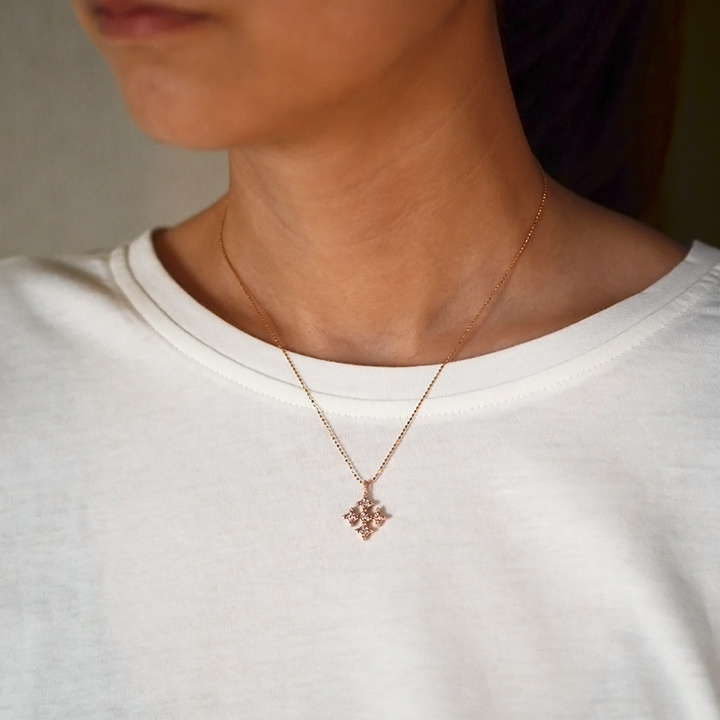 umu -アム- FINE JEWELRY STUIDIOK10 モルガナイト クロスモチーフ ペンダントトップ 「alone」kk0979_i2.jpg