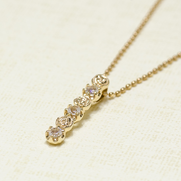 umu -アム- FINE JEWELRY STUIDIOK10 ブルームーンストーン バラ ペンダントトップ 「rosa」kk0983_kanban2.jpg