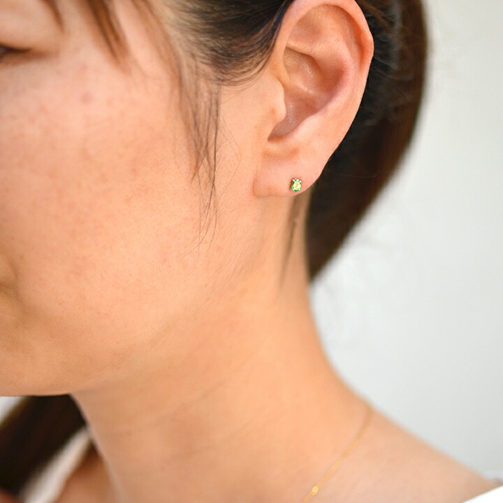 umu -アム- FINE JEWELRY STUIDIOグリーンガーネット スタッドピアスpi0011_i3.jpg
