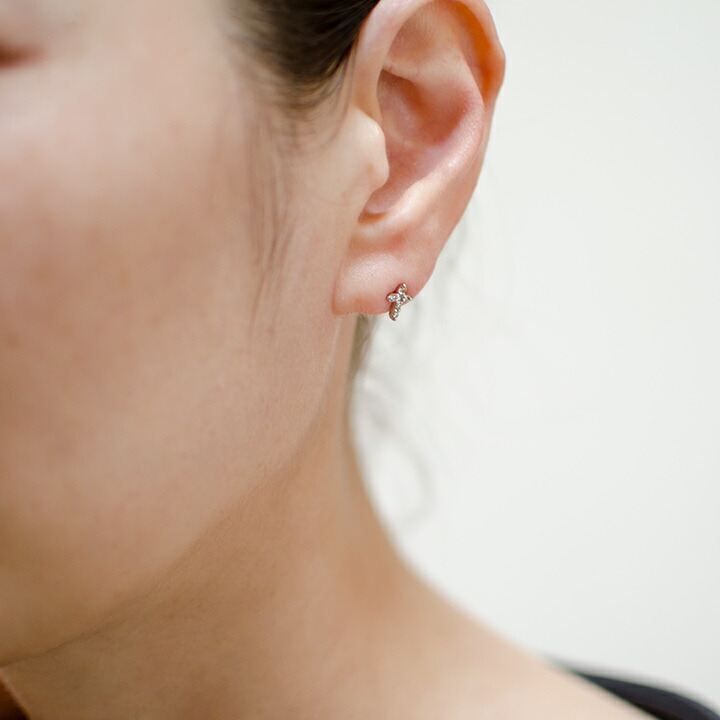 umu -アム- FINE JEWELRY STUIDIOダイヤモンド クロスモチーフ スタッドピアスpi0021_i2.jpg