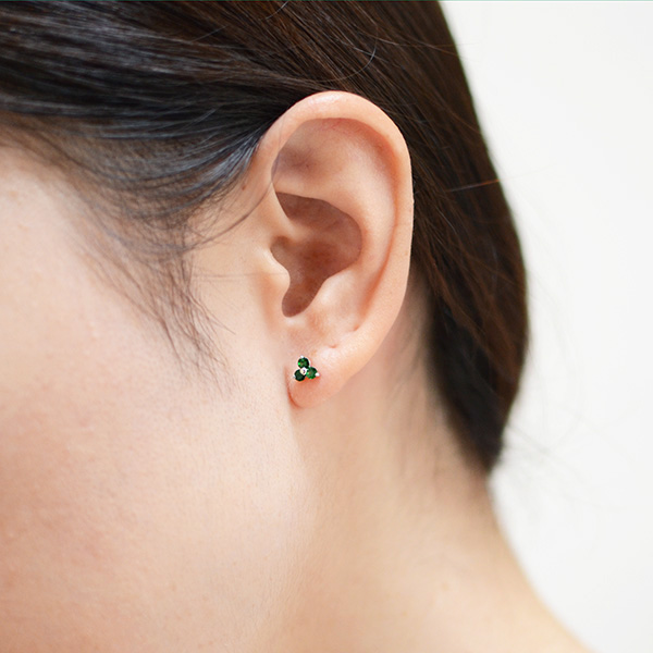 umu -アム- FINE JEWELRY STUIDIOK18 グリーンガーネット フラワーモチーフ スタッドピアスpi0036_i2.jpg