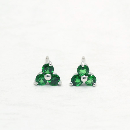 umu -アム- FINE JEWELRY STUIDIOK18 グリーンガーネット フラワーモチーフ スタッドピアスpi0036_kanban2.jpg