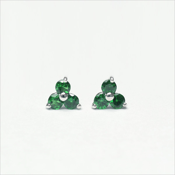 umu -アム- FINE JEWELRY STUIDIOK18 グリーンガーネット フラワーモチーフ スタッドピアスpi0036_m.jpg