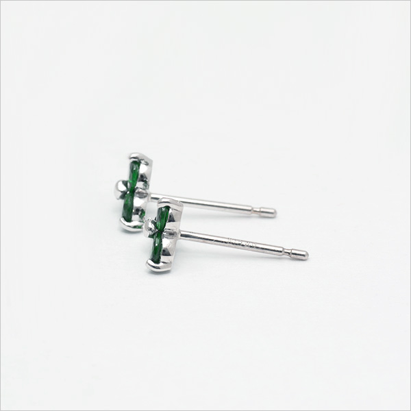 umu -アム- FINE JEWELRY STUIDIOK18 グリーンガーネット フラワーモチーフ スタッドピアスpi0036_y.jpg