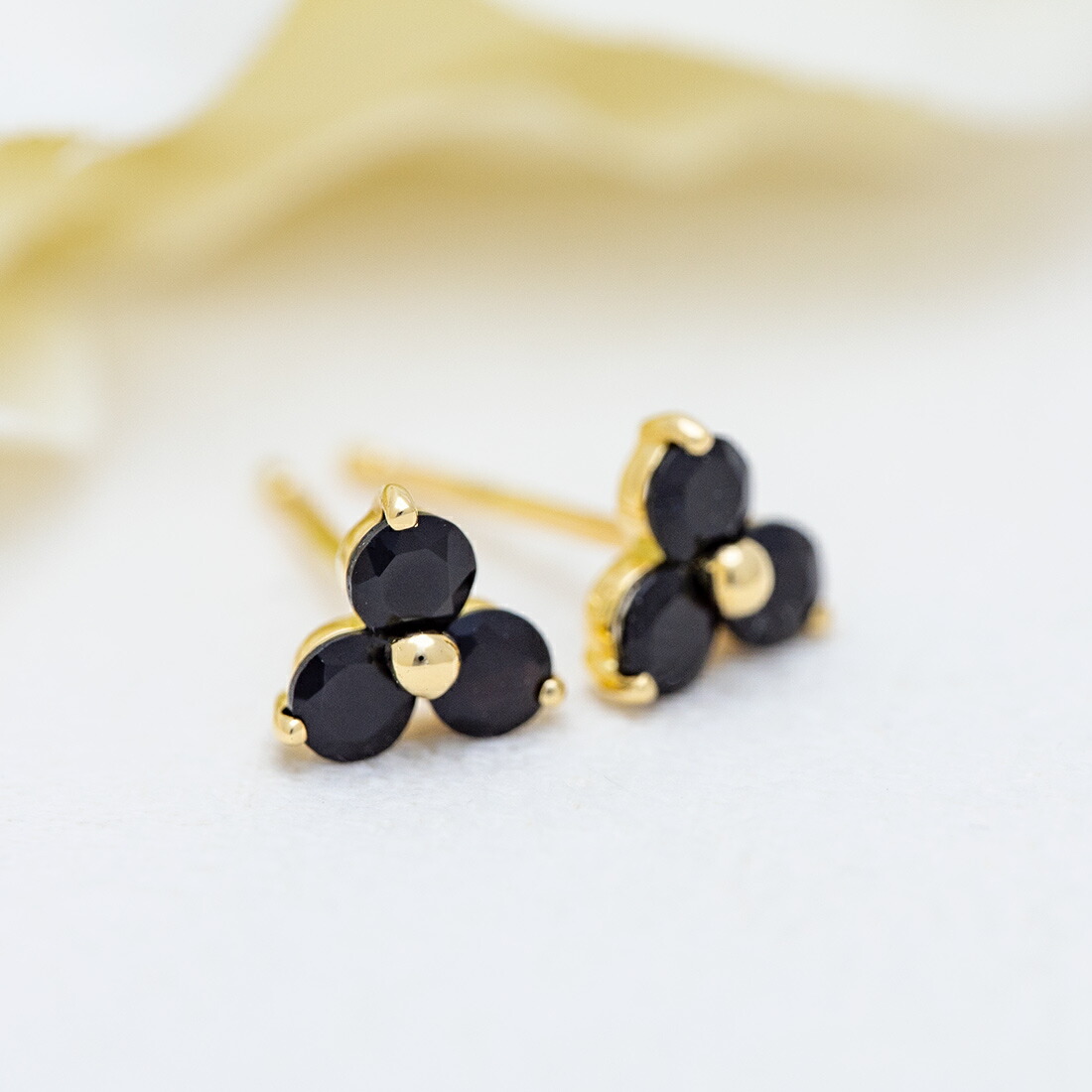 umu -アム- FINE JEWELRY STUIDIOオニキス フラワーモチーフ スタッドピアスpi0044_1.jpg