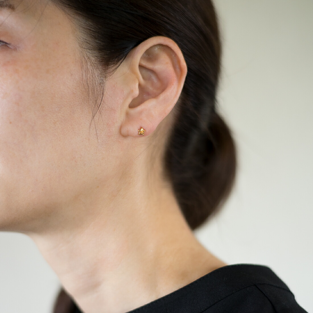 umu -アム- FINE JEWELRY STUIDIOオレンジサファイア スターモチーフ スタッドピアスpi0052_i3.jpg