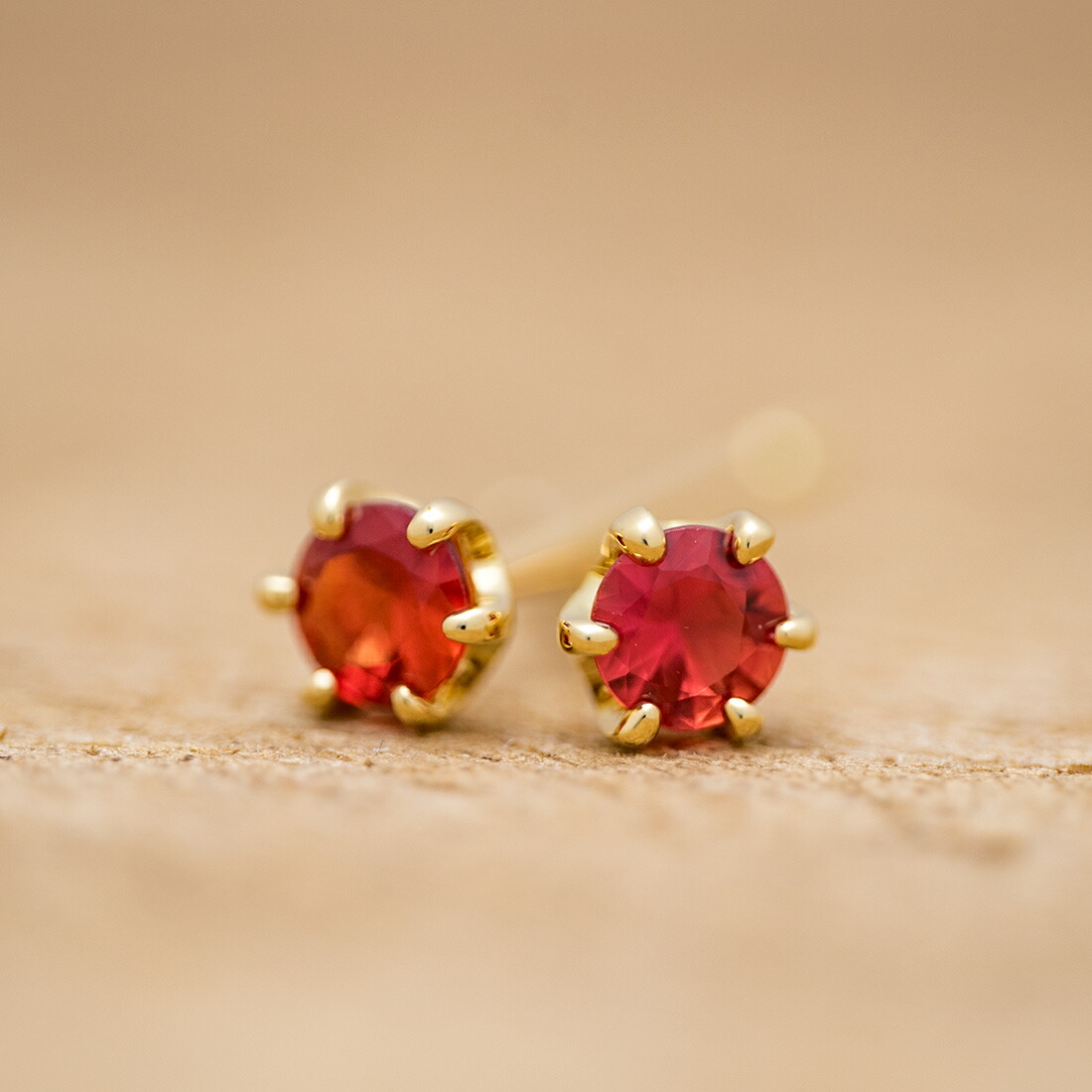 umu -アム- FINE JEWELRY STUIDIOミルククラウン オレンジサファイア スタッドピアス 「bstondo」pi0059_kanban2.jpg