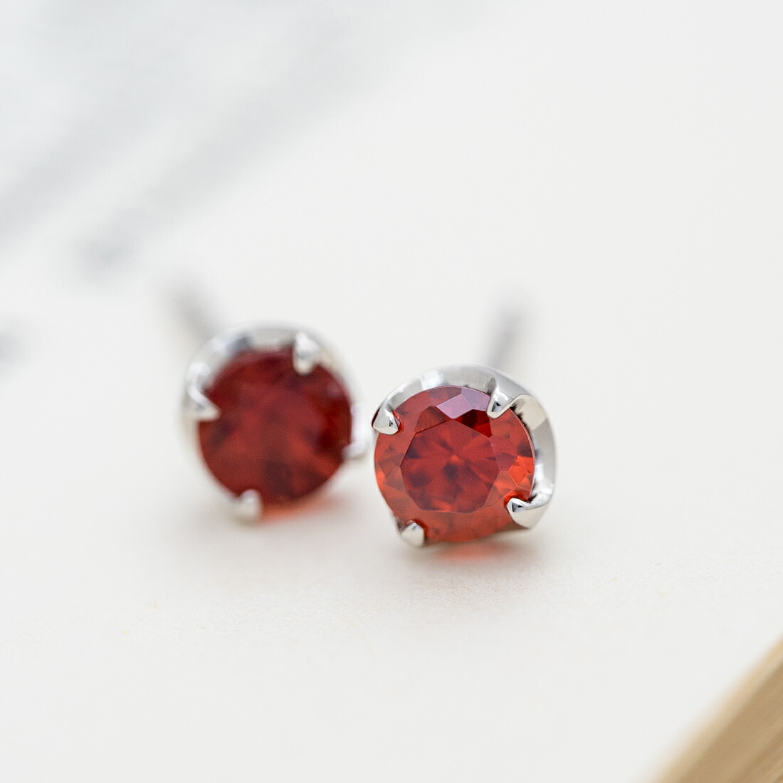 umu -アム- FINE JEWELRY STUIDIOアンデシン スタッドピアス 「attore」pi0105_kanban2.jpg