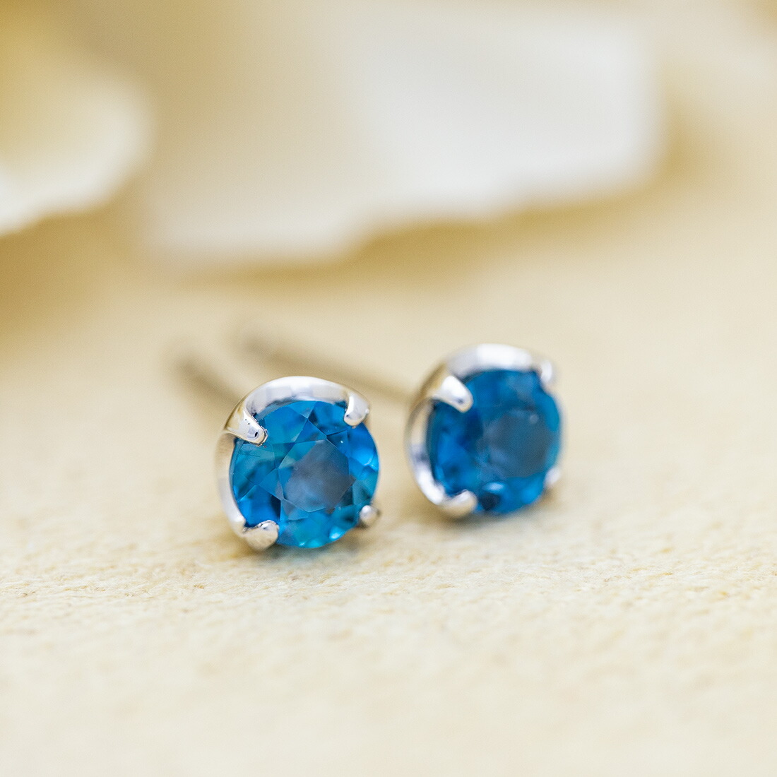 umu -アム- FINE JEWELRY STUIDIOロンドンブルートパーズ スタッドピアス 「attore」pi0108_1.jpg