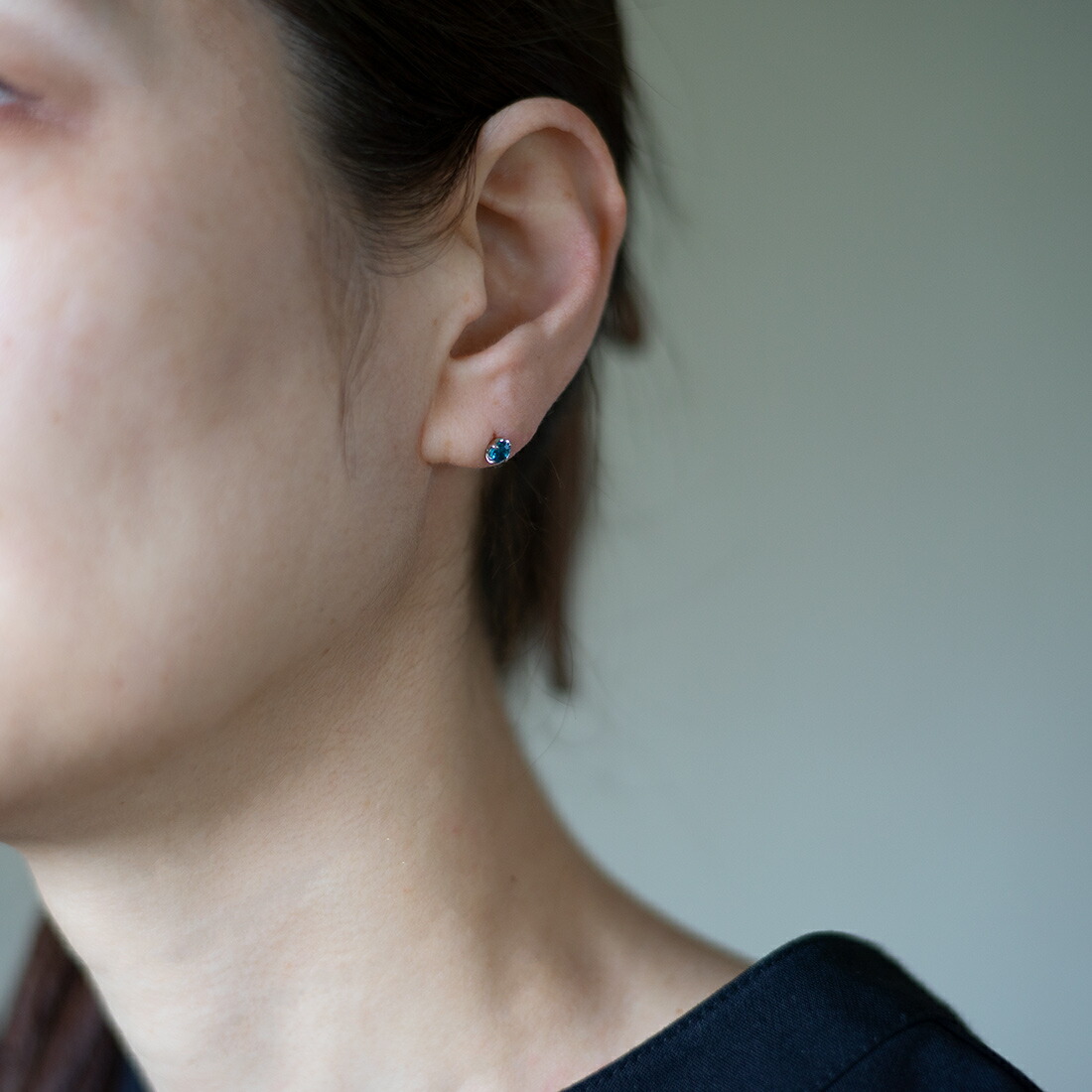 umu -アム- FINE JEWELRY STUIDIOロンドンブルートパーズ スタッドピアス 「attore」pi0108_i2.jpg