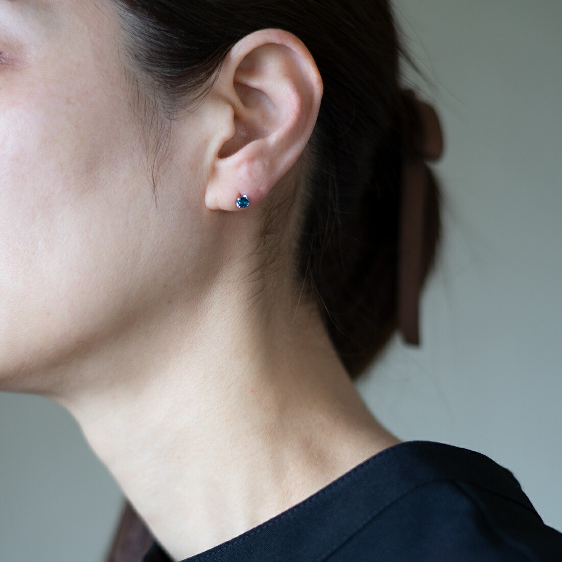 umu -アム- FINE JEWELRY STUIDIOロンドンブルートパーズ スタッドピアス 「attore」pi0108_i3.jpg