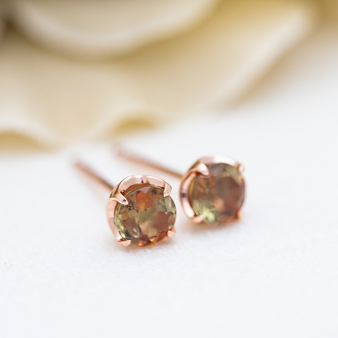 umu -アム- FINE JEWELRY STUIDIOアンダルサイト スタッドピアス 「attore」pi0110_1.jpg