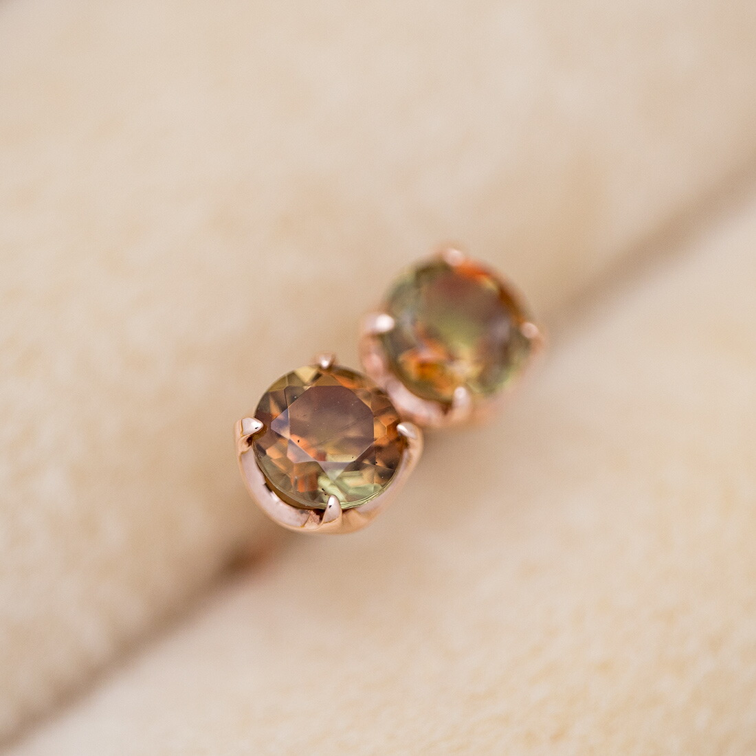 umu -アム- FINE JEWELRY STUIDIOアンダルサイト スタッドピアス 「attore」pi0110_kanban2.jpg