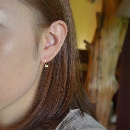 umu -アム- FINE JEWELRY STUIDIO0.1ct ダイヤモンド フックピアス 「piccolo」pi0160_i2.jpg