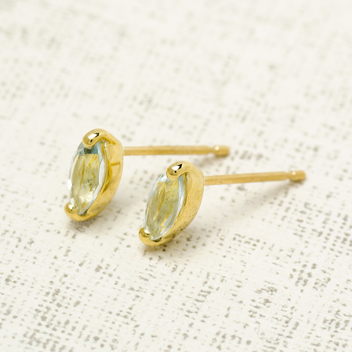 umu -アム- FINE JEWELRY STUIDIOK18 マーキス アクアマリン スタッドピアス 「saetta」pi0162_kanban2.jpg