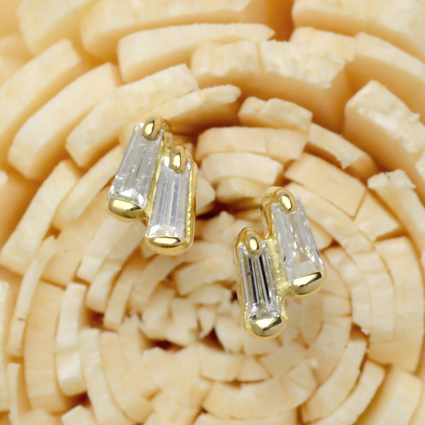 umu -アム- FINE JEWELRY STUIDIOK18 テーパーバゲット ダイヤモンド スタッドピアス 「algente」pi0163_kanban2.jpg