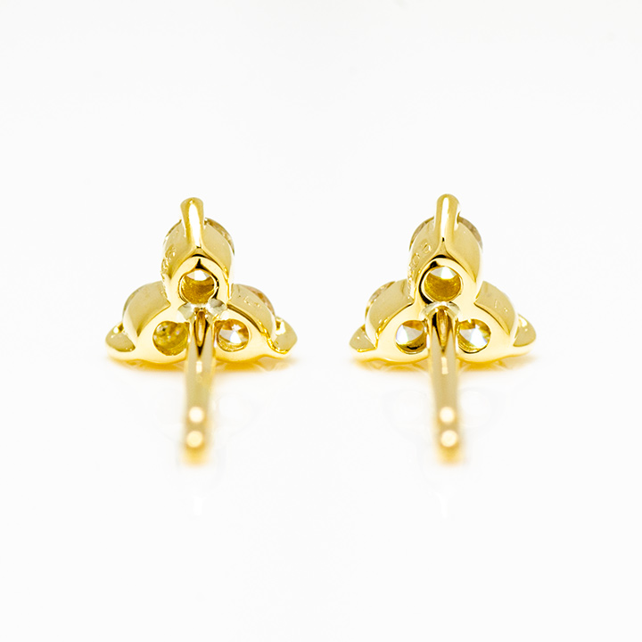 umu -アム- FINE JEWELRY STUIDIOK18 ダイヤモンド フラワーモチーフ スタッドピアスpi0166_u.jpg