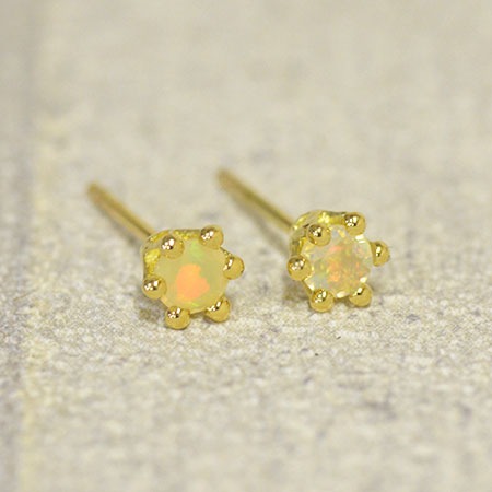 umu -アム- FINE JEWELRY STUIDIOK18 オパール スタッドピアス 「reginetta」pi0180_kanban2.jpg