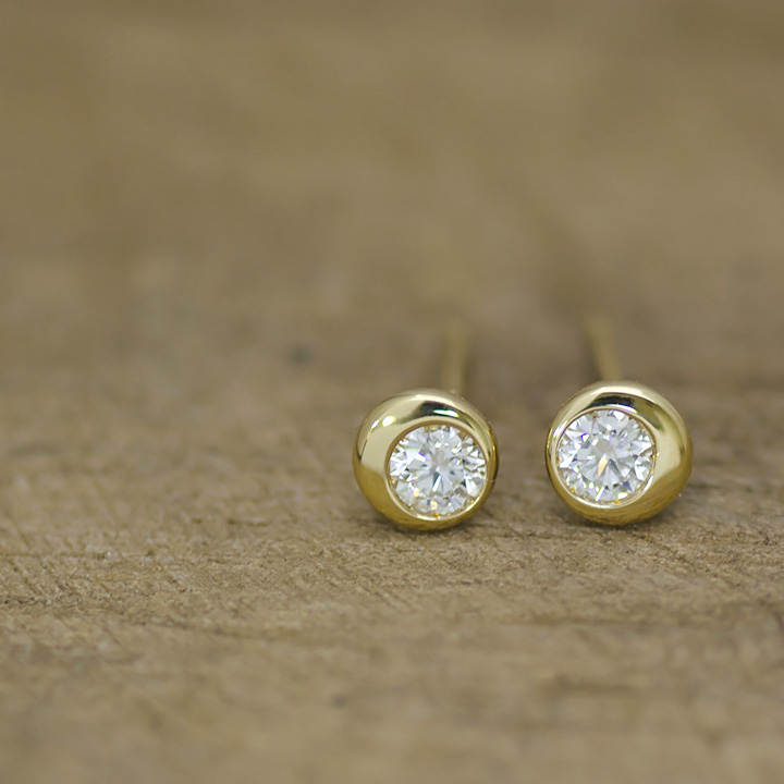 umu -アム- FINE JEWELRY STUIDIOK18 ダイヤモンド 0.2ct スタッドピアス 「moon」pi0188_2.jpg