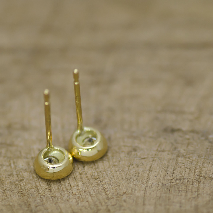 umu -アム- FINE JEWELRY STUIDIOK18 ダイヤモンド 0.2ct スタッドピアス 「moon」pi0188_4.jpg
