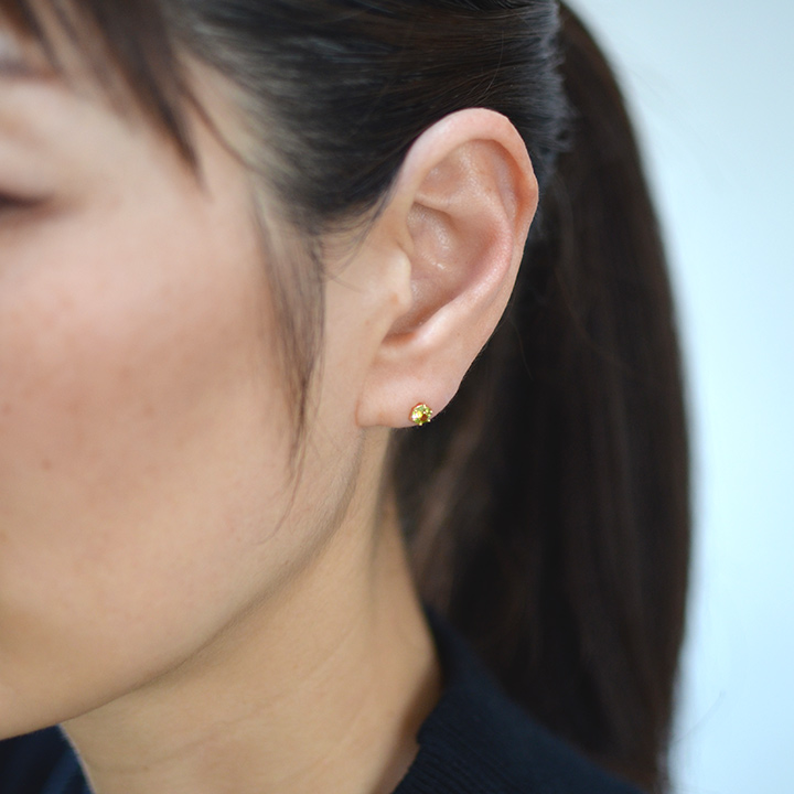 umu -アム- FINE JEWELRY STUIDIOK18 ペリドット スタッドピアス 「involtare」pi0189_i3.jpg