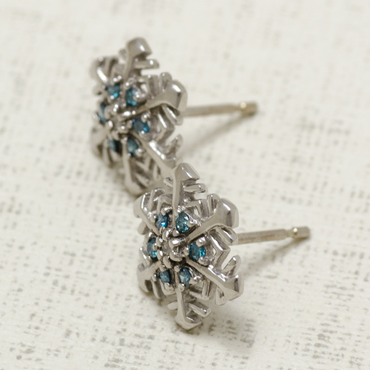 umu -アム- FINE JEWELRY STUIDIOK18 ブルーダイヤモンド ダイヤモンド スノーモチーフ スタッドピアスpi0191_kanban2.jpg