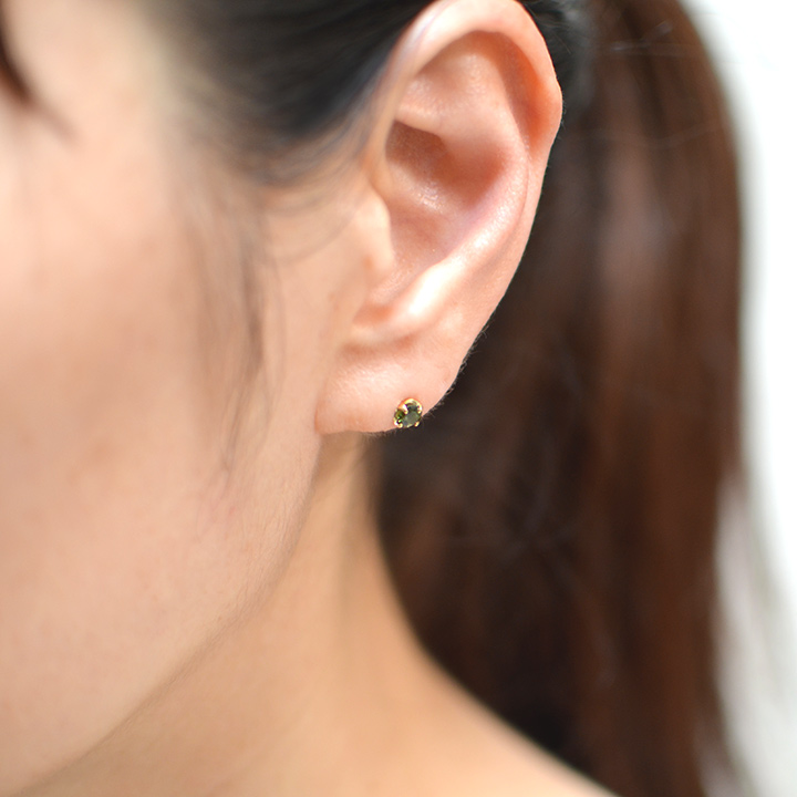 umu -アム- FINE JEWELRY STUIDIOK18 グリーントルマリン スタッドピアス 「attore」pi0196_i2.jpg