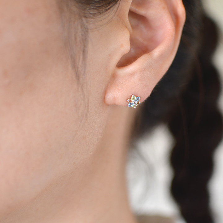 umu -アム- FINE JEWELRY STUIDIOK18 フレッシュカラー フラワーモチーフ スタッドピアスpi0199_i2.jpg