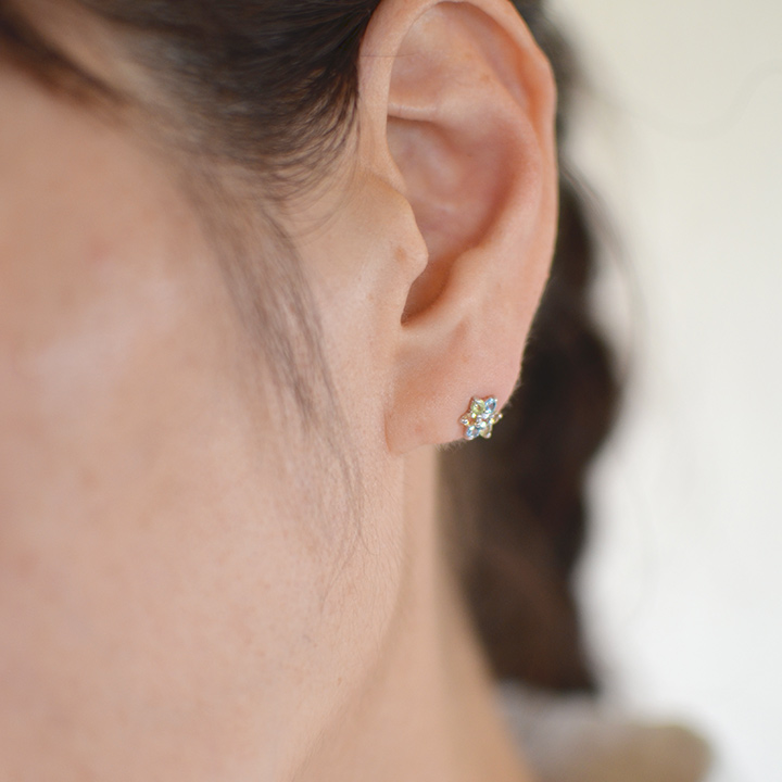 umu -アム- FINE JEWELRY STUIDIOK18 フレッシュカラー フラワーモチーフ スタッドピアスpi0199_i3.jpg