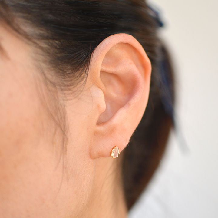 umu -アム- FINE JEWELRY STUIDIOK18 ムーンストーン スタッドピアスpi0206_i2.jpg