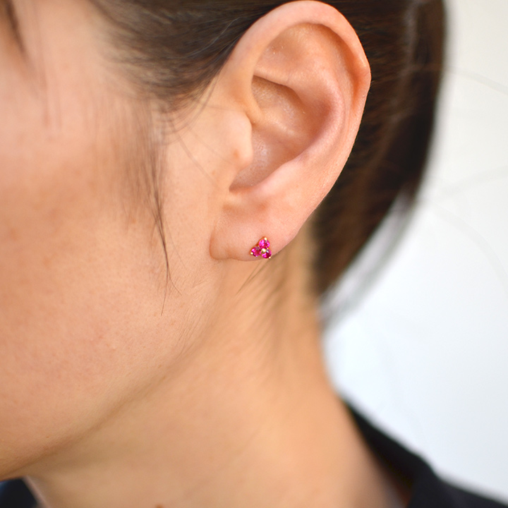 umu -アム- FINE JEWELRY STUIDIOK18 ルビー フラワーモチーフ スタッドピアスpi0208_i2.jpg