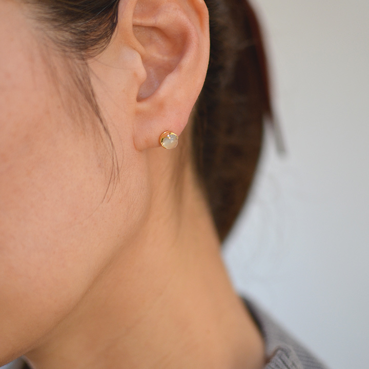 umu -アム- FINE JEWELRY STUIDIOカボション ムーンストーン スタッドピアスpi0210_i3.jpg